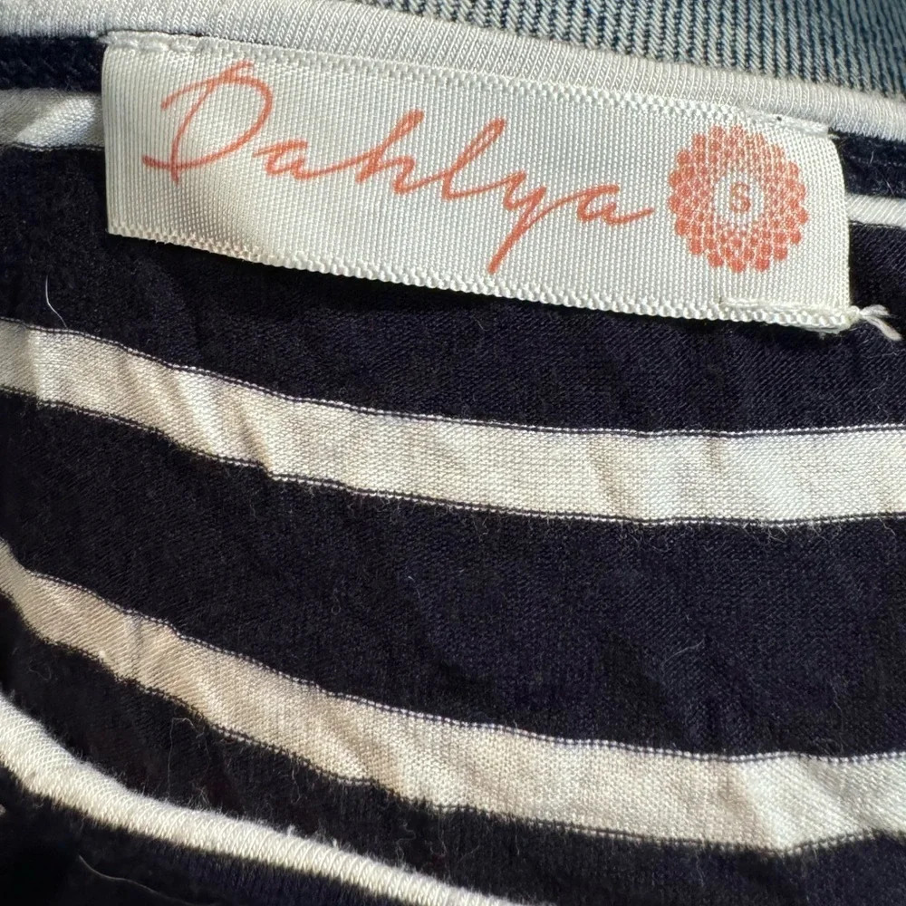 Swingy stripe knit trapeze top - Dahlya - Stitchfix -navy and white - Picture 6 of 8